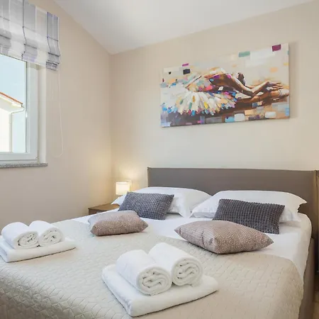 Apartman 2 Bedroom Pet Friendly In *
