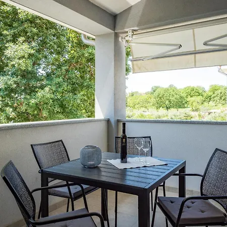 Apartman 2 Bedroom Pet Friendly In *