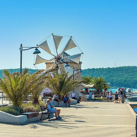 2 Bedroom Pet Friendly In *