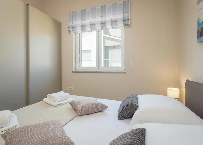 아파트 2 Bedroom Pet Friendly In 메덜린