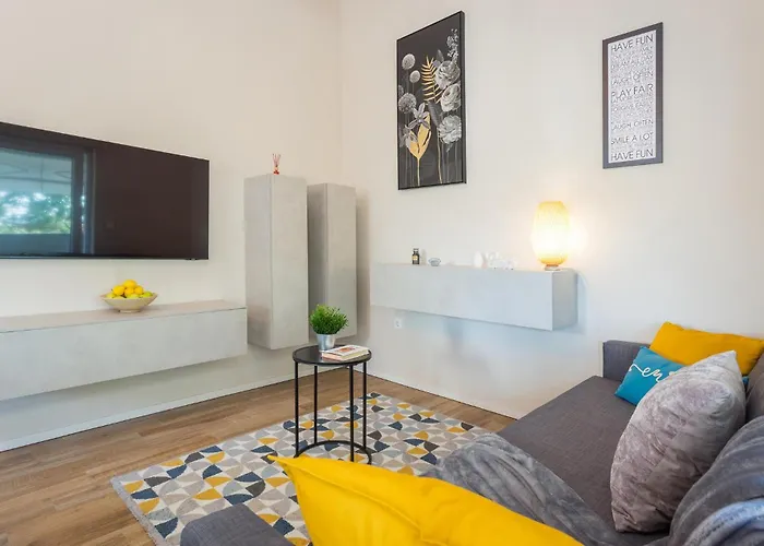 2 Bedroom Pet Friendly In