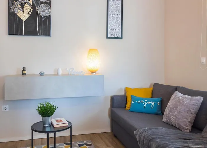 아파트 2 Bedroom Pet Friendly In 메덜린