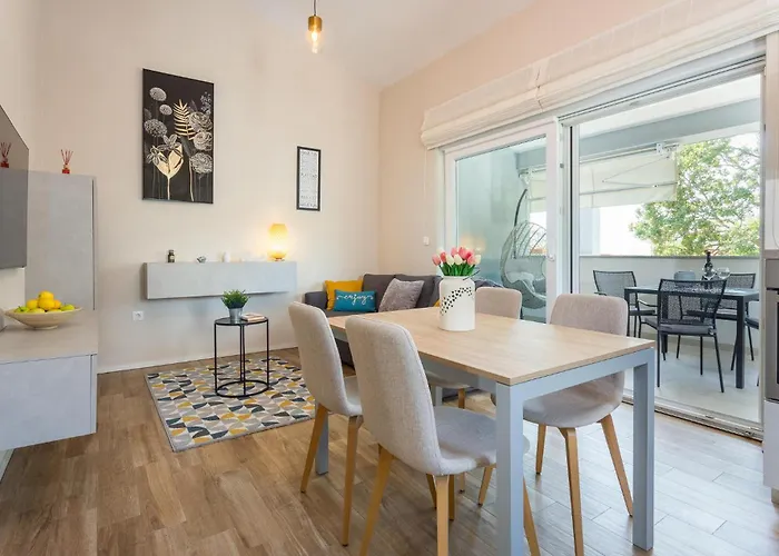 아파트 2 Bedroom Pet Friendly In 메덜린