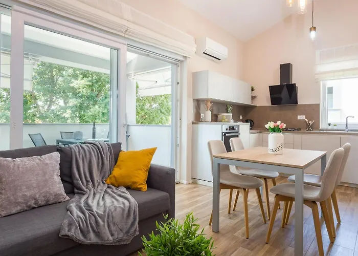 아파트 2 Bedroom Pet Friendly In 메덜린