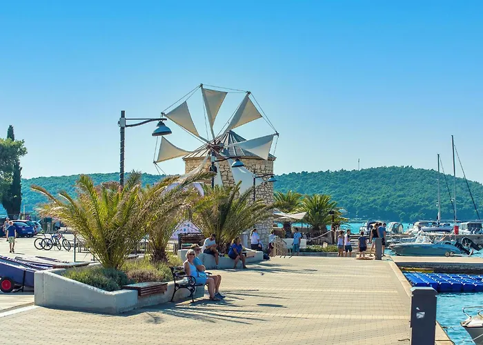 2 Bedroom Pet Friendly In *